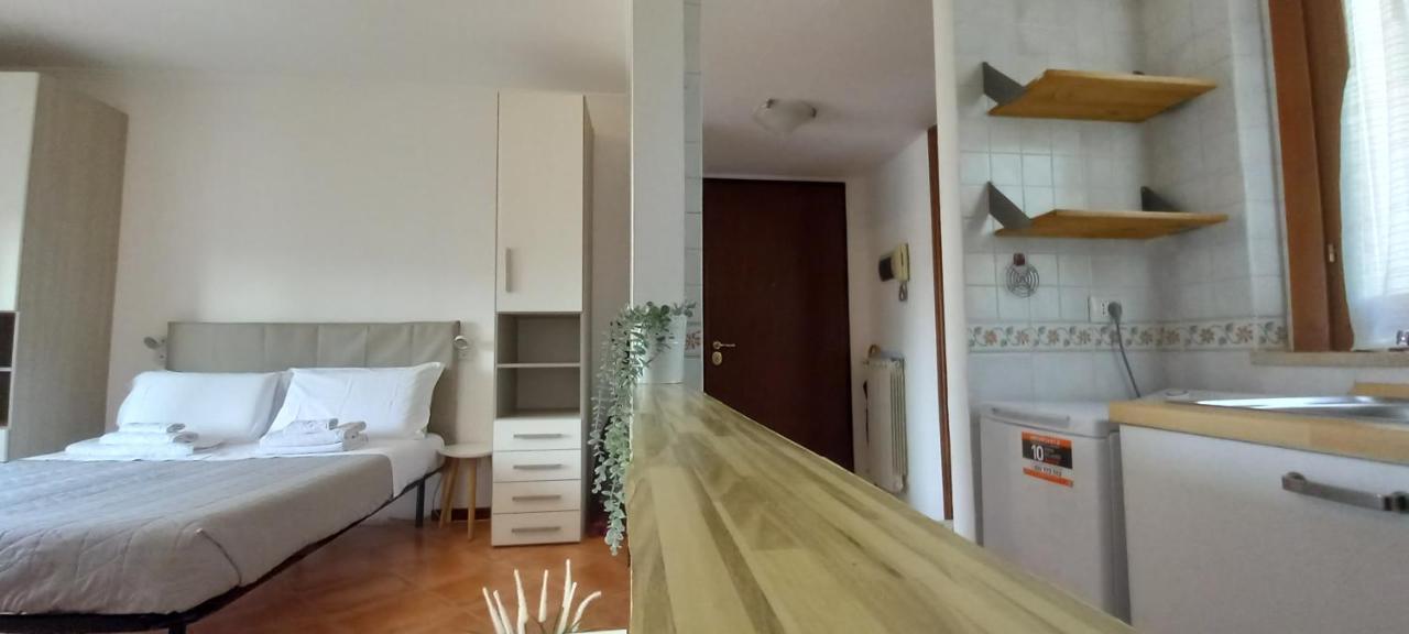 Alloggio Turistico A Via Modugno Vitinia Esterno foto